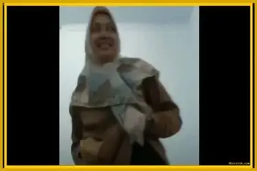 Bu Guru Jilbab Yang Mampir Ke Kosan Muridnya