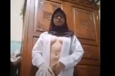 Cewek 18+ Jilbab Lugu Tapi Udah Doyan Colmek