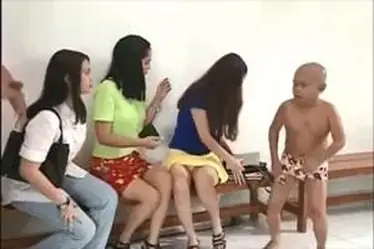 Dokumentasi Gadis Cantik Berparas Imut Kasur
