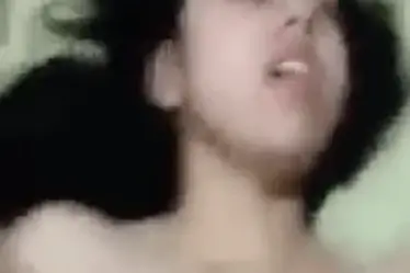 Gadis Cantik Pasrah Goyang Kasur Peraduan Hot
