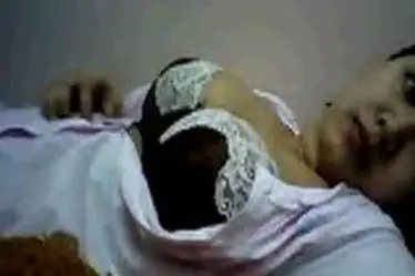 Gadis Indo Cantik Pasrah Goyang Kasur Bule