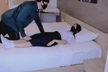 Gadis Siswi Cantik Pasrah Goyang Kasur Hotel