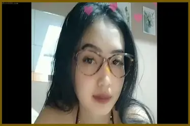 Selly Cewe Cantik Kacamata Colmek