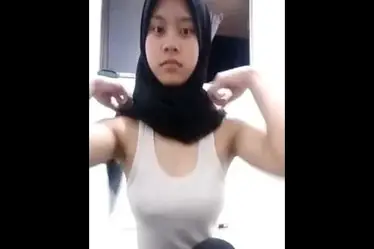 Ukhti Hijab Mulus Cantik Pasrah Kasur Peraduan
